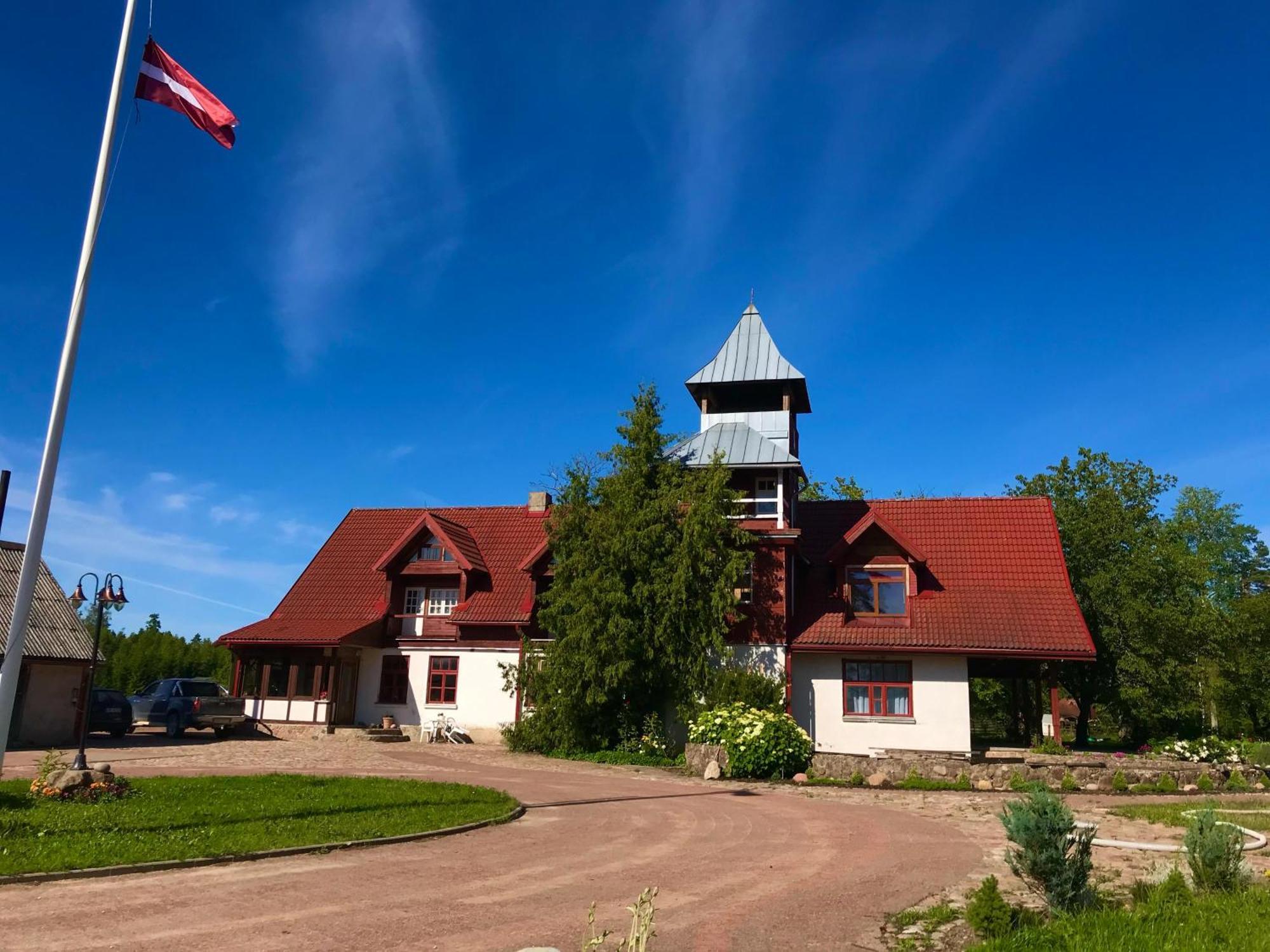 Hotel Pilskalni à Ivande Extérieur photo